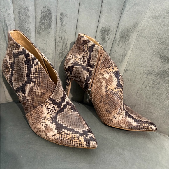 Jessica Simpson Ankle Boots - Picture 2 of 4